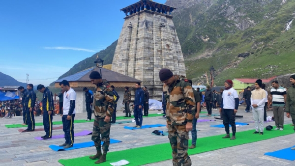 बदरी केदारनाथ धाम में योग। बदरी केदारनाथ धाम में योग।