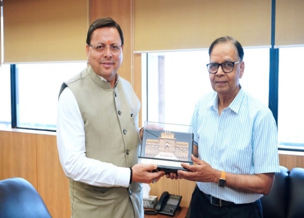 लोकसभा अध्यक्ष से मिले मुख्यमंत्री धामी, ओम बिरला को दूसरे कार्यकाल की दी बधाई 