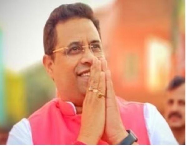 Saumitra khan
