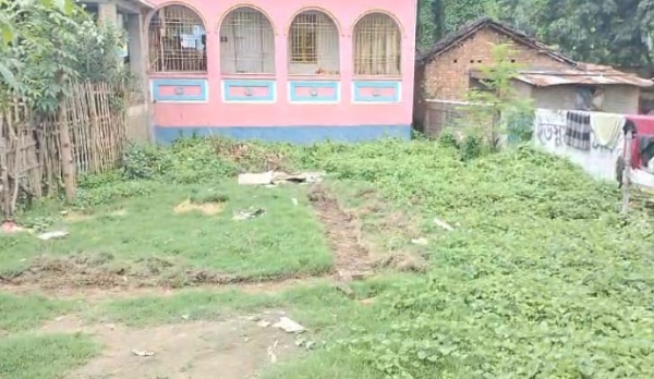 अवैध कब्जा करने पहुंचे तृणमूल पार्षद को छोड़ना पड़ा इलाका अवैध कब्जा करने पहुंचे तृणमूल पार्षद को छोड़ना पड़ा इलाका