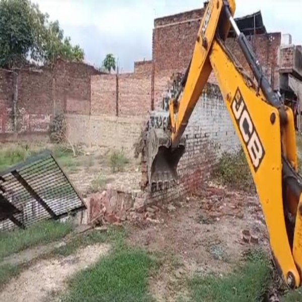 पत्रकार हत्याकाण्ड में डूगडूगी बजा चूना भट्टी की भूमि को प्रशासन ने किया कुर्क