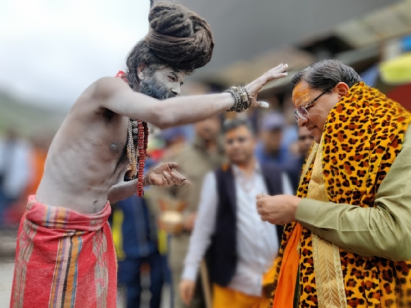 मुख्यमंत्री पुष्कर सिंह धामी केदारनाथ में।