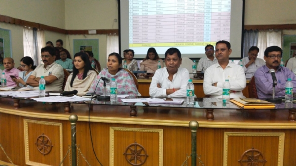 पंचायत इलाकों के विकास कार्यों की समीक्षा एवम् जन स्वास्थ्य पर हुगली जिला परिषद में प्रशासनिक बैठक पंचायत इलाकों के विकास कार्यों की समीक्षा एवम् जन स्वास्थ्य पर हुगली जिला परिषद में प्रशासनिक बैठक