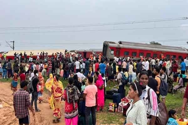 train accident in jharkhand,