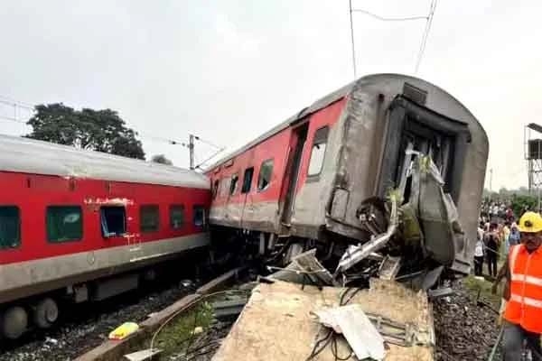 train accident in jharkhand,