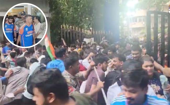 मुंबई मरीन चौपाटी पर टीम इंडिया के विश्व विजेताओं का शानदार स्वागत