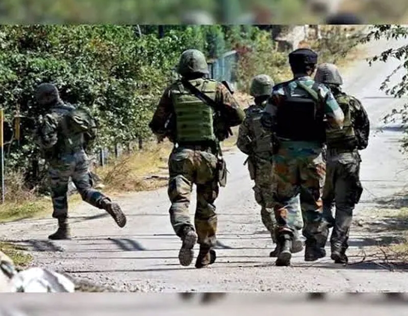 कुलगाम के मदेरगाम मुठभेड़ में हिज्ब-उल-मुजाहिदीन के एक शीर्ष कमांडर सहित मारे गए दो आतंकवादी