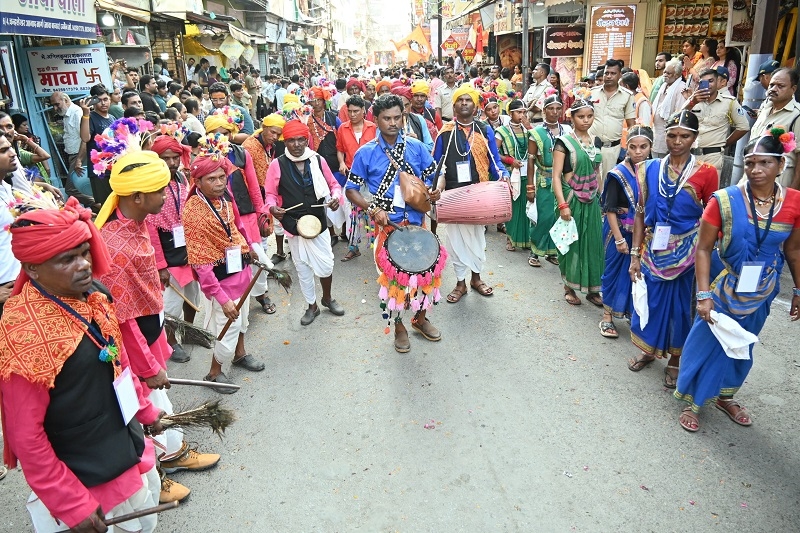 धूमधाम से निकली भगवान महाकाल की सवारी, पांच स्वरूपों में दिए भक्तों को दर्शन