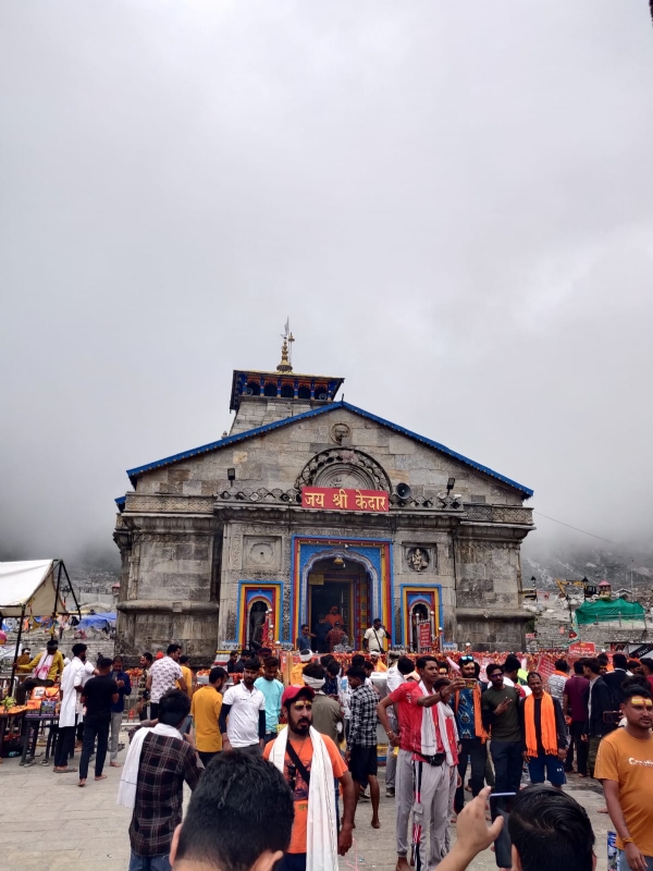 उत्तराखंड : केदार घाटी से अब तक 10715 तीर्थयात्री निकाले गए, अभी फंसे हैं डेढ़ हजार यात्री उत्तराखंड : केदार घाटी से अब तक 10715 तीर्थयात्री निकाले गए, अभी फंसे हैं डेढ़ हजार यात्री