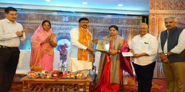 प्रसिद्ध गायिका सुधा रघुरामन राष्ट्रीय कुमार गंधर्व सम्मान से विभूषित