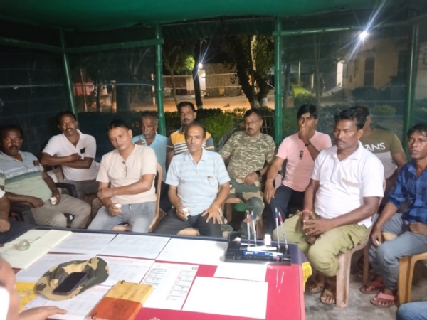बंगाल सरकार के अधिकारियों के साथ बीएसएफ की बैठक बंगाल सरकार के अधिकारियों के साथ बीएसएफ की बैठक