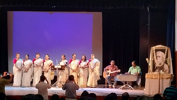 चुंचुड़ा में कविगुरु रवींद्रनाथ ठाकुर को किया गया याद चुंचुड़ा में कविगुरु रवींद्रनाथ ठाकुर को किया गया याद