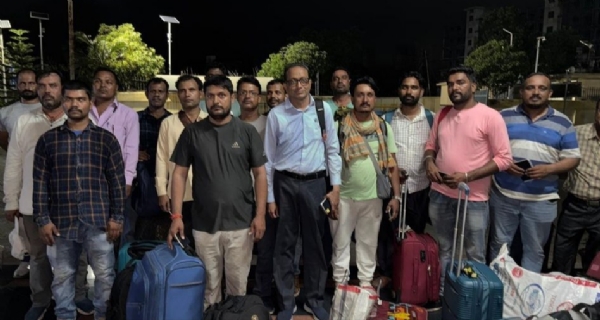 BSF ensures safe return of 17 Indians from Bangladesh BSF ensures safe return of 17 Indians from Bangladesh