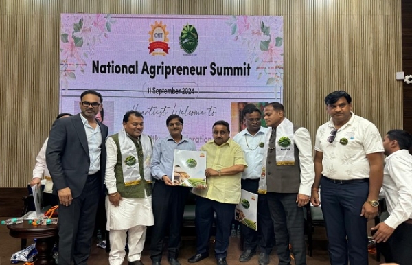 कार्यक्रम में शामिल शिकरत करते सांसद प्रवीण खंडेलवाल