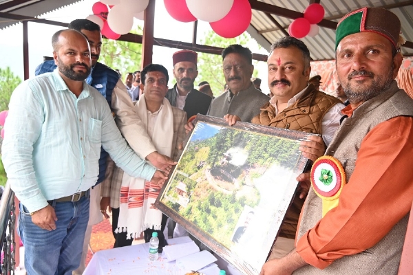 टियरग में एक्सपो के समापन समारोह में शिक्षा मंत्री रोहित ठाकुर ने शिरकत की.