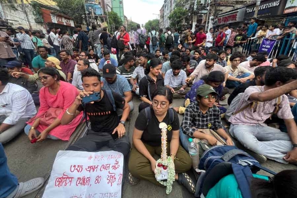 डॉक्टरों का प्रदर्शन 2