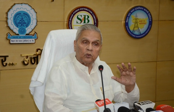 प्रेस वार्ता के दौरान ऊर्जा मंत्री विजेंद्र यादव प्रेस वार्ता के दौरान ऊर्जा मंत्री विजेंद्र यादव