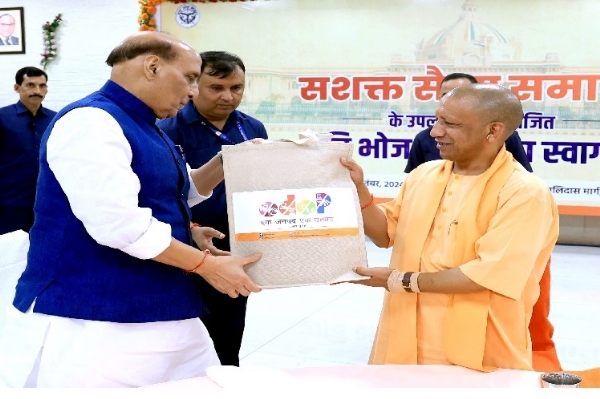 यूपी सिएम योगी आदित्यनाथ और रक्षा मंत्री राजनाथ सिंह