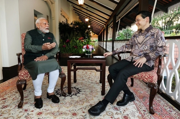सिंगापुर के इस्ताना मैदान पर स्थित श्री टेमासेक में चार सितंबर को  सिंगापुर के प्रधानमंत्री लॉरेंस वोंग (दाएं) और भारतीय प्रधानमंत्री नरेन्द्र मोदी। फोटो-इंटरनेट मीडिया