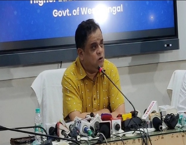 शिक्षा मंत्री ब्रात्य बसु ने पुरस्कार लौटाने वालों का किया समर्थन शिक्षा मंत्री ब्रात्य बसु ने पुरस्कार लौटाने वालों का किया समर्थन