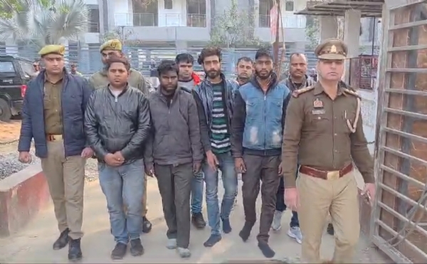 पुलिस की गिरफ्त में आरोपित लूटेरे