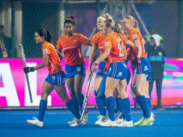 गोल करने के बाद खुशी मनाती ओडिशा वॉरियर्स की खिलाडी गोल करने के बाद खुशी मनाती ओडिशा वॉरियर्स की खिलाडी