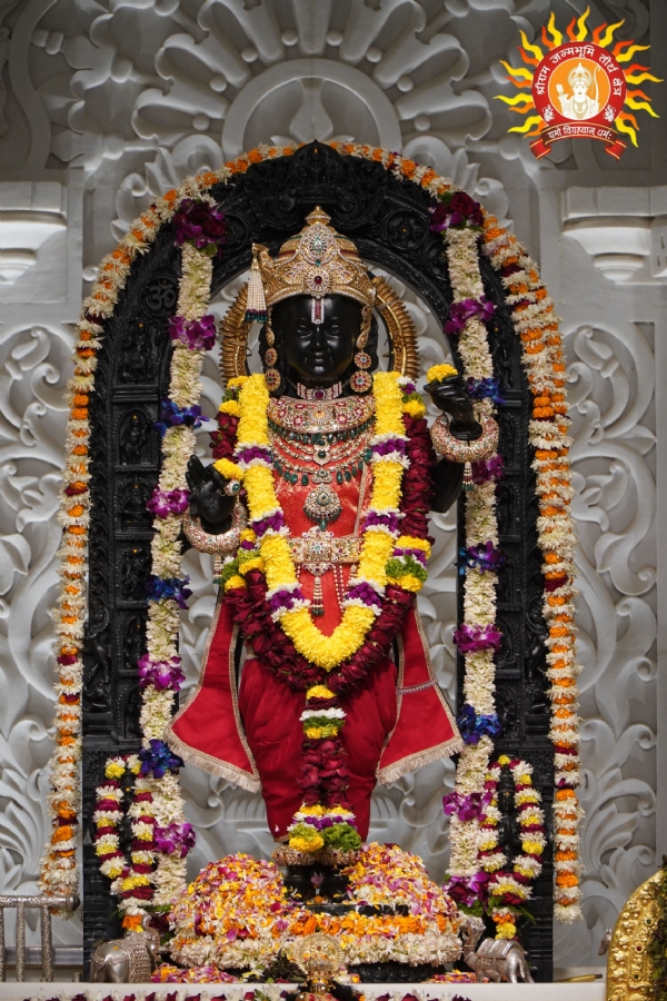 श्रीराम लला के छप्पन भोग का प्रसाद श्रद्धालुओं में हो रहा हैं वितरित श्रीराम लला के छप्पन भोग का प्रसाद श्रद्धालुओं में हो रहा हैं वितरित
