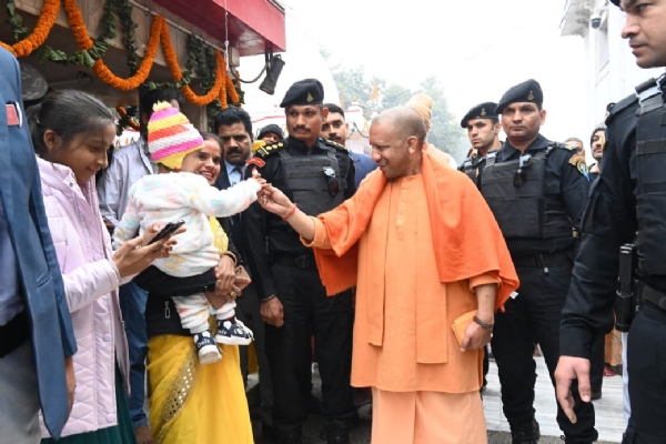 *मकर संक्रांति पर श्रीनाथ जी का विधिविधान से पूजन कर गोरक्षपीठाधीश्वर ने की प्रदेशवासियों के सुखमय जीवन की कामना*