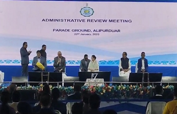 अलीपुरद्वार में हुई प्रशासनिक बैठक में मुख्यमंत्री ममता