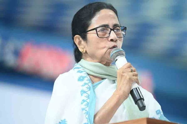 गोली मारने के नोटिस पर भड़कीं ममता बनर्जी गोली मारने के नोटिस पर भड़कीं ममता बनर्जी