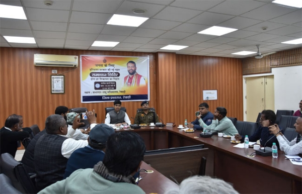 रेवाड़ी में प्रैस वार्ता के दौरान उपायुक्त अभिषेक मीणा व पुलिस अधीक्षक डॉ मयंक गुप्ता।