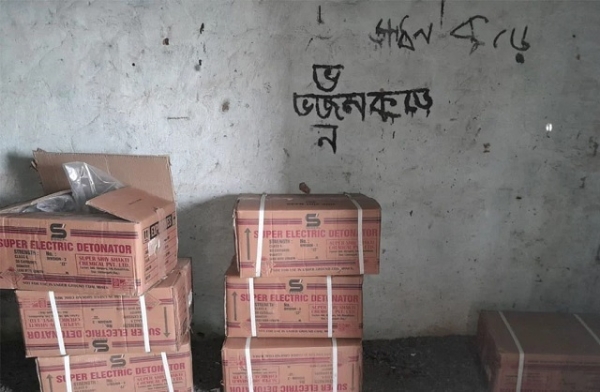 20 हजार डेटोनेटर और 15 हजार जिलेटिन की छड़ें बरामद