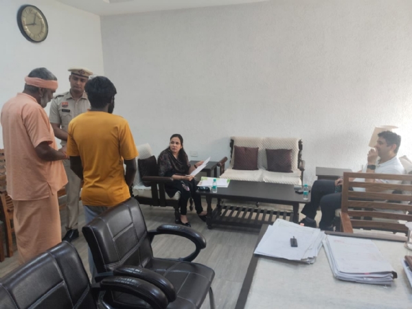 सुनवाई करते हुए सीजेएम मोनिका।