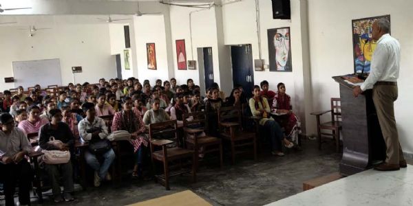 हिसार : गांधी के विचार और दर्शन आज भी पूर्णतया प्रासंगिक : डॉ. सतबीर सांगा