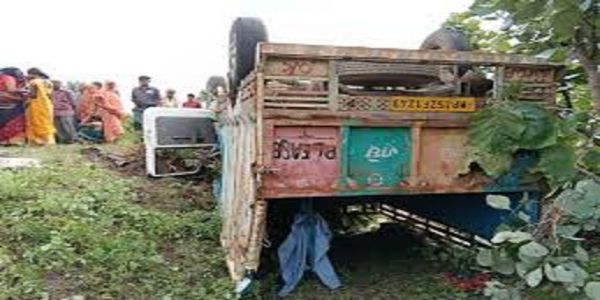 सागर में मजदूरों से भरा पिकअप वाहन पलटा, एक महिला मजदूर की मौत, नशे में था ड्रायवर