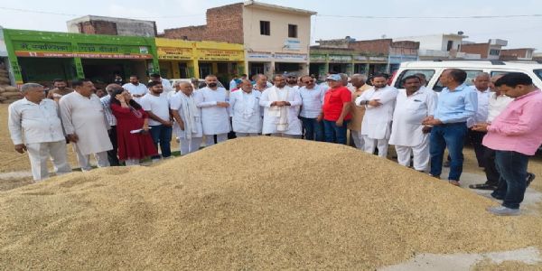 दस साल में एमएसपी पर कितनी फसल खरीदी, सरकार जारी करे श्वेत पत्र : वरुण चौधरी