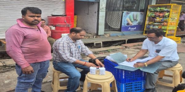 ग्वालियरः ऑटो रिक्शा से बेचने के लिए ले जाया जा रहा 14 डलिया मावा जब्त