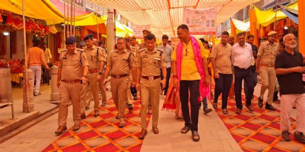 एडीजी पीयूष मोर्डिया ने लिया विंध्याचल धाम में सुरक्षा व्यवस्था का जायजा