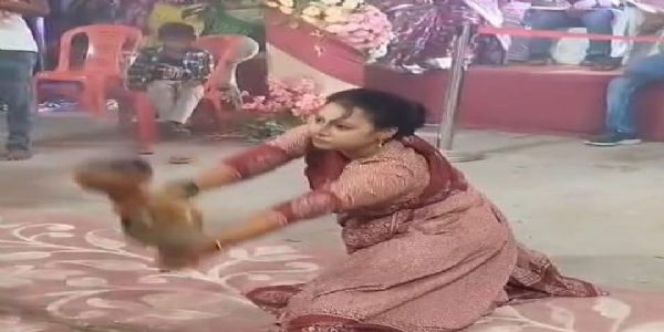 नवरात्रि में दुर्गा पाण्डलों में धुनुची नृत्य की है विशेष महिमा
