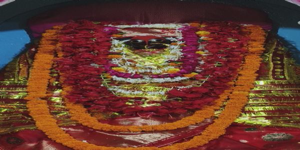 वाराणसी: शारदीय नवरात्र के नौंवे व अन्तिम दिन मां सिद्धिदात्री के दरबार में आस्था का सैलाब