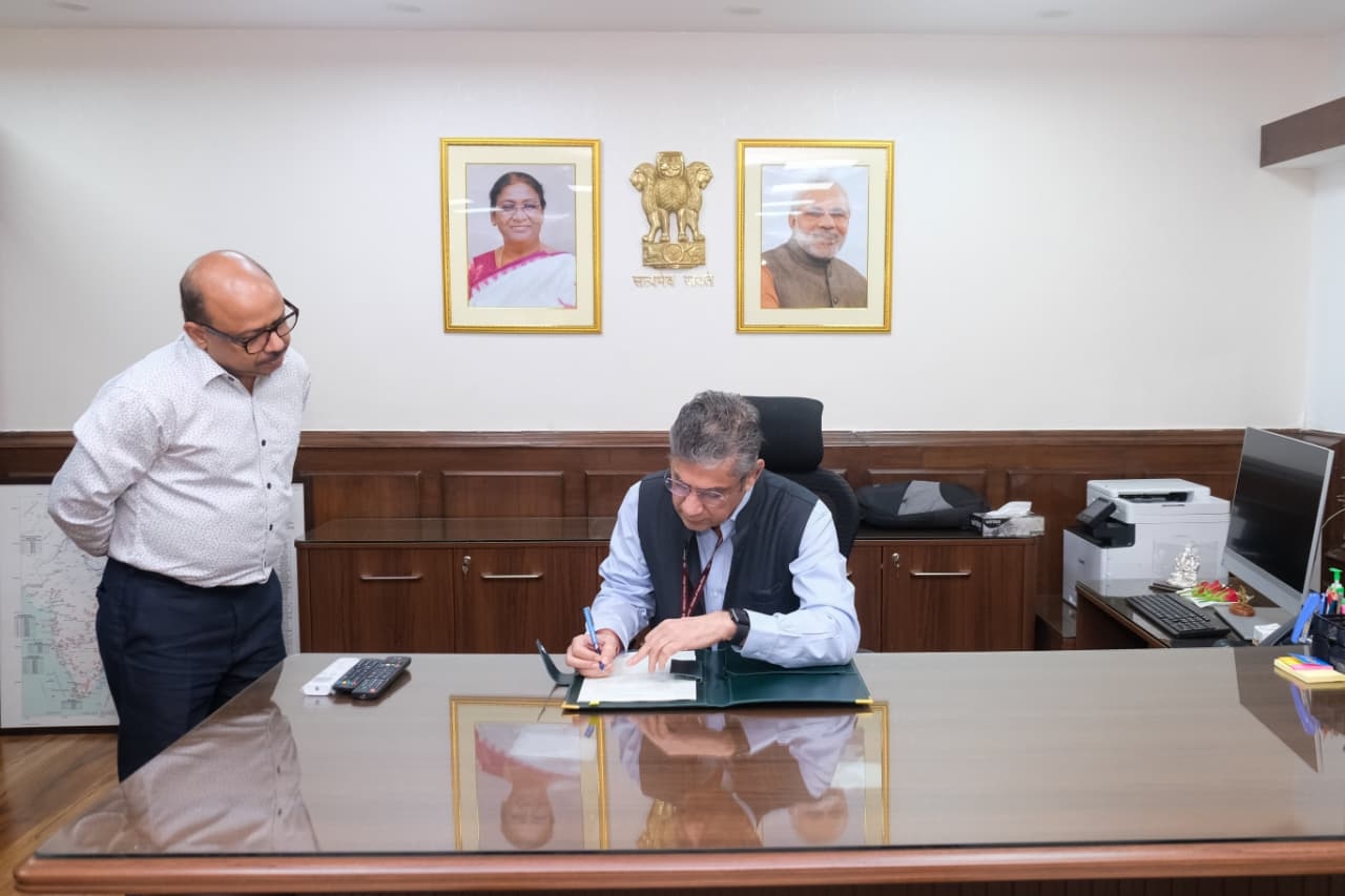 वरिष्ठ आईएएस अधिकारी विजय कुमार केंद्रीय बंदरगाह, पोत परिवहन और जलमार्ग मंत्रालय के सचिव