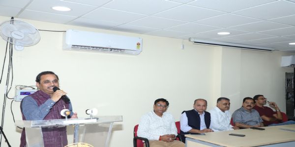 सीएसजेएमयू के पूर्व छात्रों का सराहनीय कदम, 105 विद्यार्थियों का हुआ मेगा जॉब फेयर में चयन : प्रो. सुधीर अवस्थी