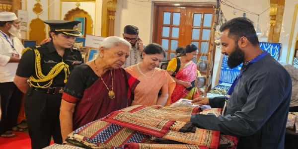 लखनऊ में क्राफ्टरूट्स प्रदर्शनी में मध्य प्रदेश की बाग प्रिंट कला का प्रदर्शन