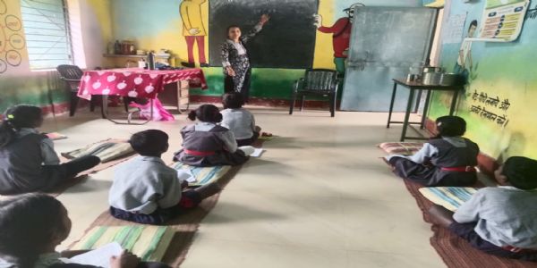 अंबिकापुर: युक्तियुक्तकरण नीति से सुदूर वनांचल में लौटी शिक्षा की रोशनी, शिक्षकों की पदस्थापना से बच्चों में उत्साह