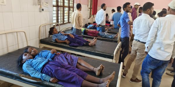 पश्चिम चंपारण में एमडीएम में अंडा खाने के बाद दो दर्जन से अधिक बच्चों की बिगड़ी तबीयत, सभी भर्ती