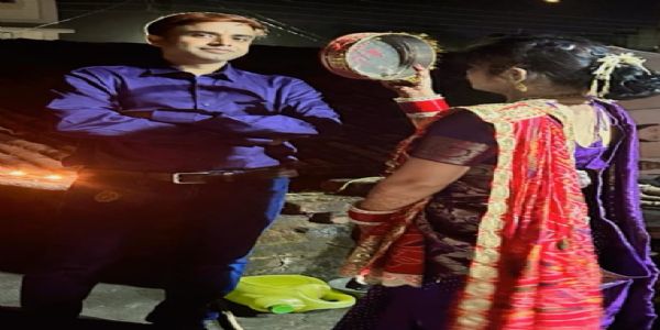 बलरामपुर : सिंदूर, सोलह श्रृंगार और छलनी से चांद का दीदार, सुहागिनों ने की पति की दीर्घायु की कामना