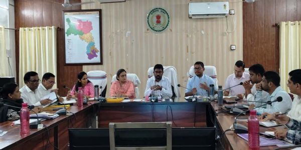 एमसीबी: कलेक्टर ने ली समय-सीमा बैठक, गुणवत्तापूर्ण कार्य और पारदर्शिता पर दिया जोर