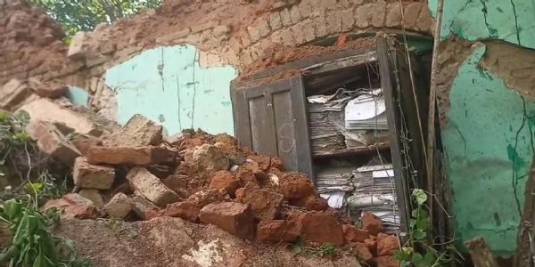 झरिया पोस्टऑफिस का कमरा गिरा