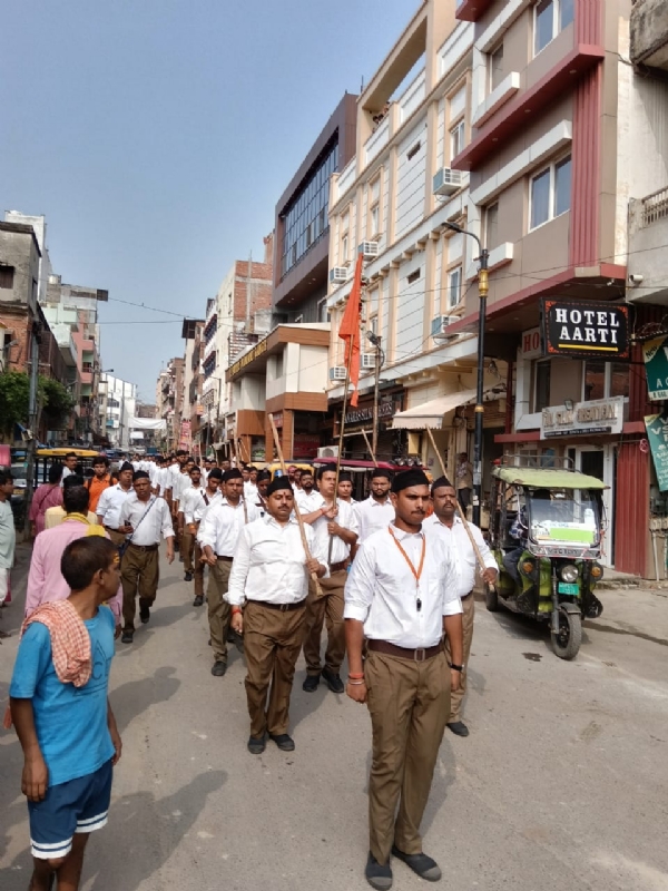 आरएसएस के शताब्दी वर्ष में शिवाला शाखा का पथ संचलन