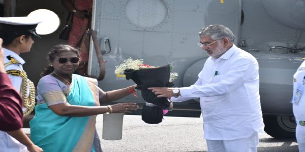 राष्ट्रपति का जामनगर एयरफोर्स स्टेशन में किया गया स्वागत